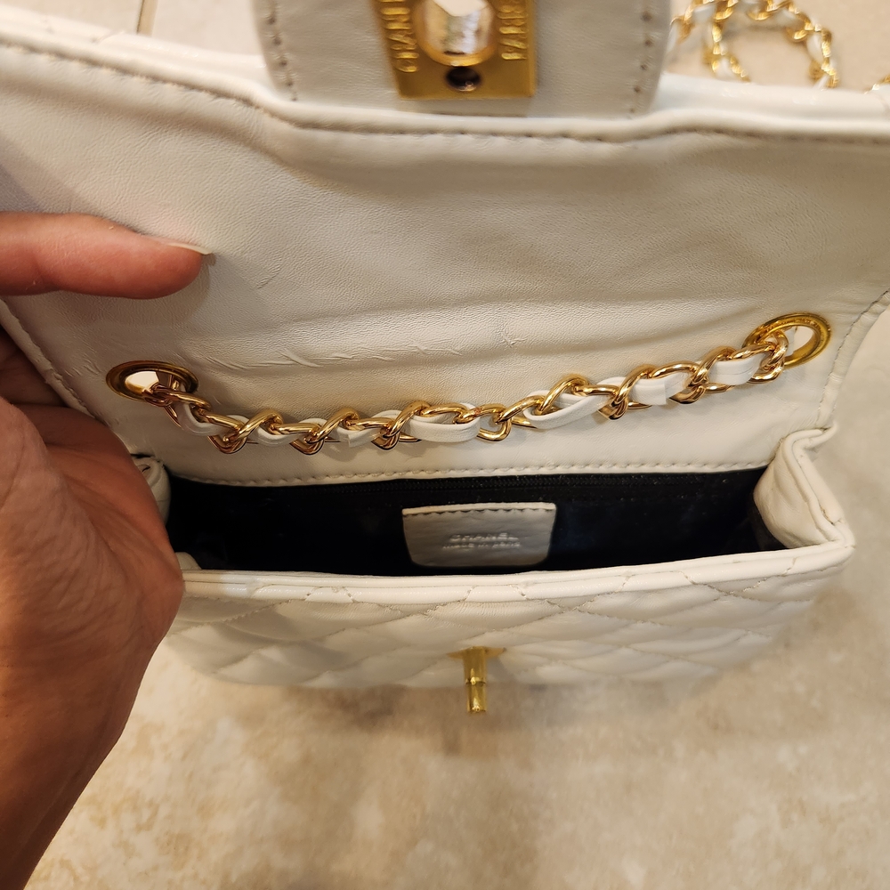 Fashion Quilted Bag White With Gold Chain - Picture 3 of 4